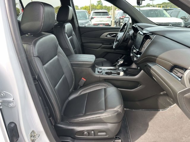 Used 2023 Chevrolet Traverse LT w/ LT Premium Package AWD/4WD image 6