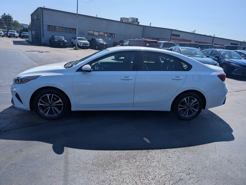 Used 2023 Kia Forte LXS FWD image 3
