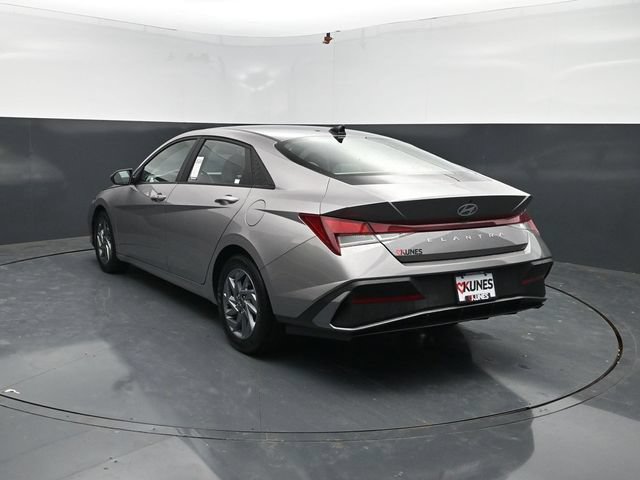 Used 2024 Hyundai Elantra SEL FWD image 6