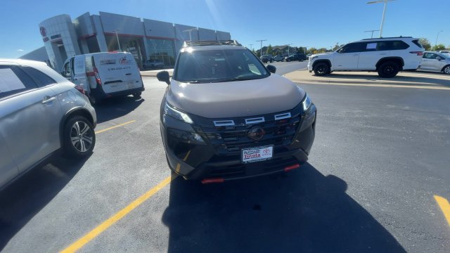 Used 2025 Nissan Rogue SV AWD/4WD image 5