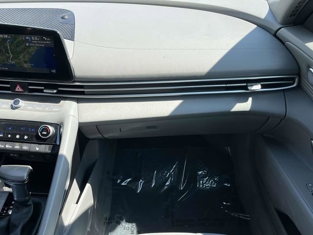 Used 2023 Hyundai Elantra SEL w/ Convenience Package FWD image 18