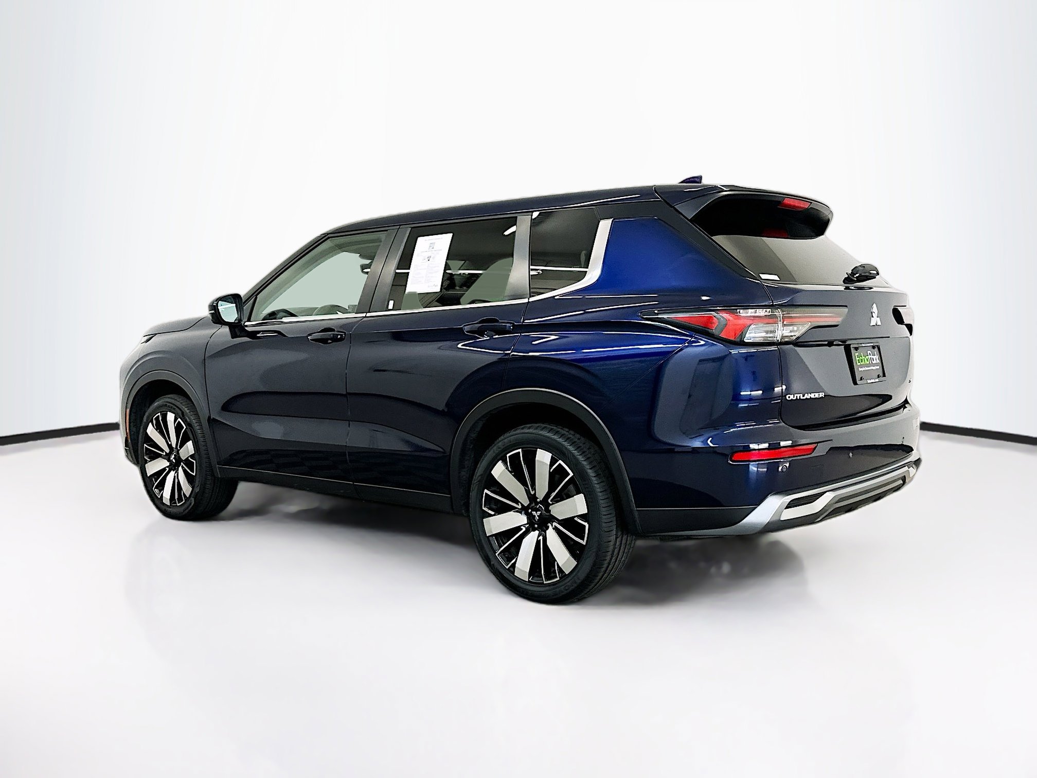 Used 2025 Mitsubishi Outlander SE image 5