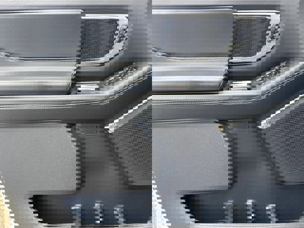 New 2025 Ford Expedition Platinum w/ Stealth Performance Package image 21