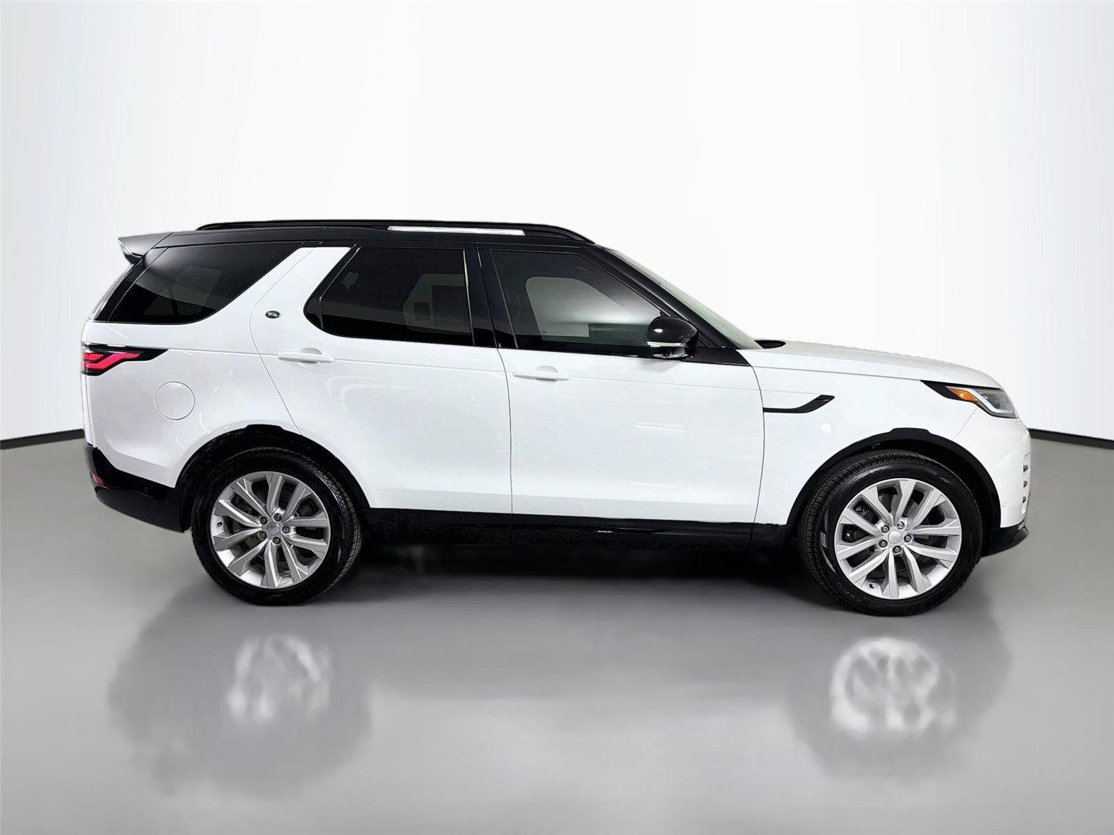 New 2026 Land Rover Discovery Limited Edition AWD/4WD image 4