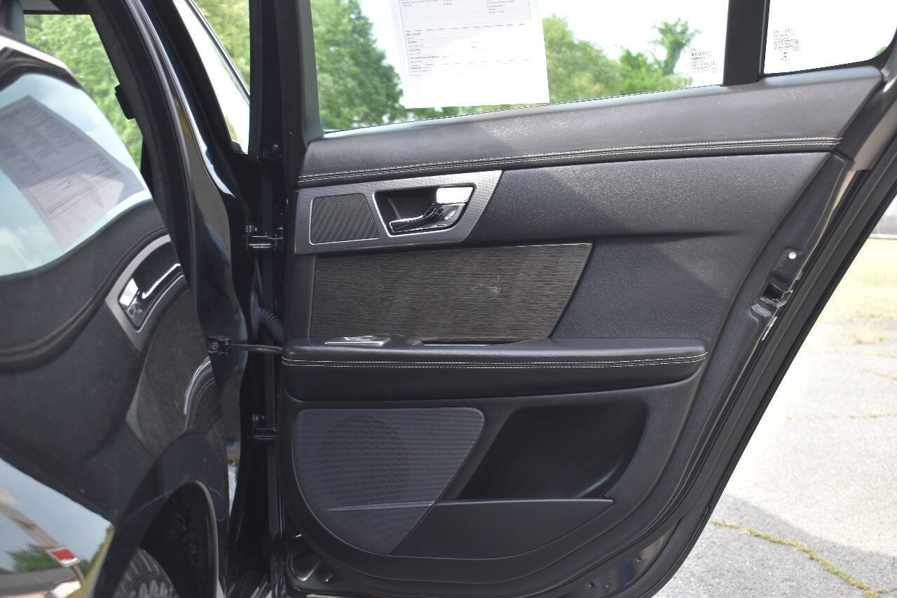 Used 2012 Jaguar XF R image 12