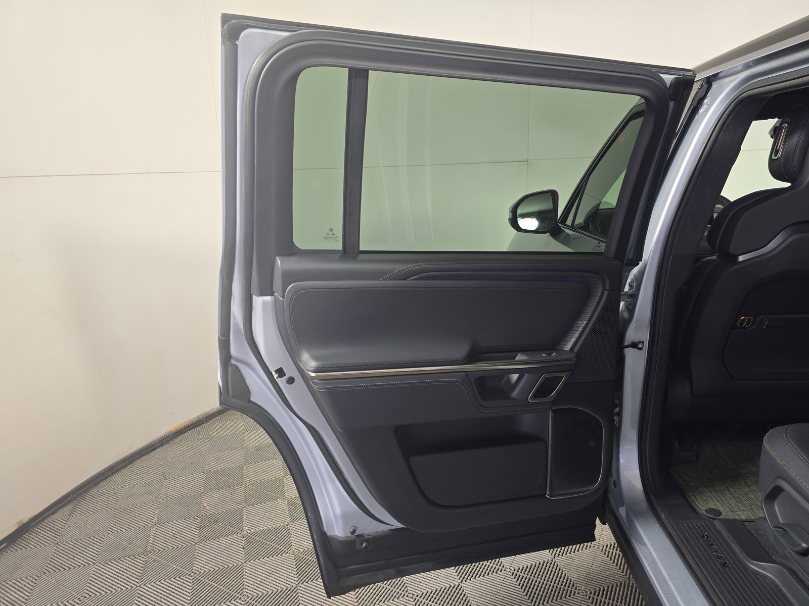Used 2023 Rivian R1S Adventure AWD/4WD image 17