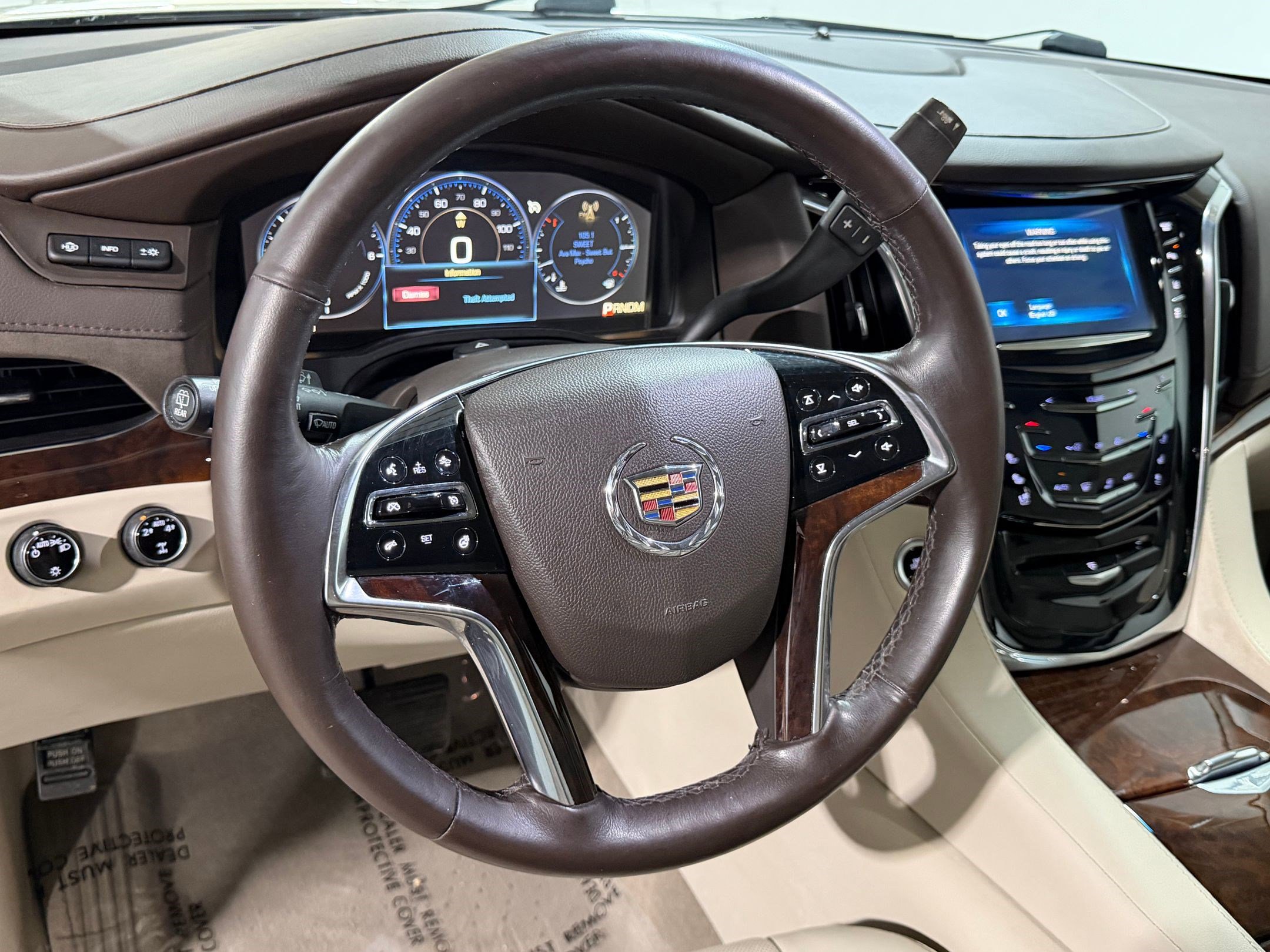 Used 2015 Cadillac Escalade Luxury AWD/4WD image 14