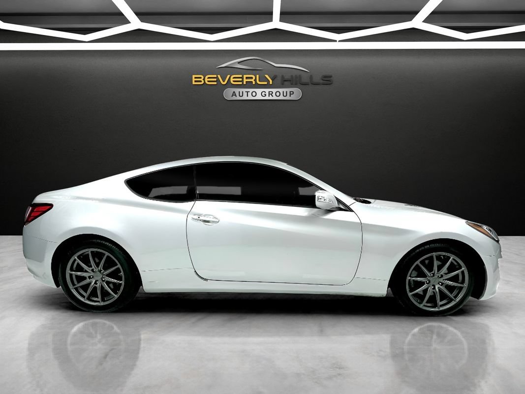 Used 2015 Hyundai Genesis 3.8 image 5