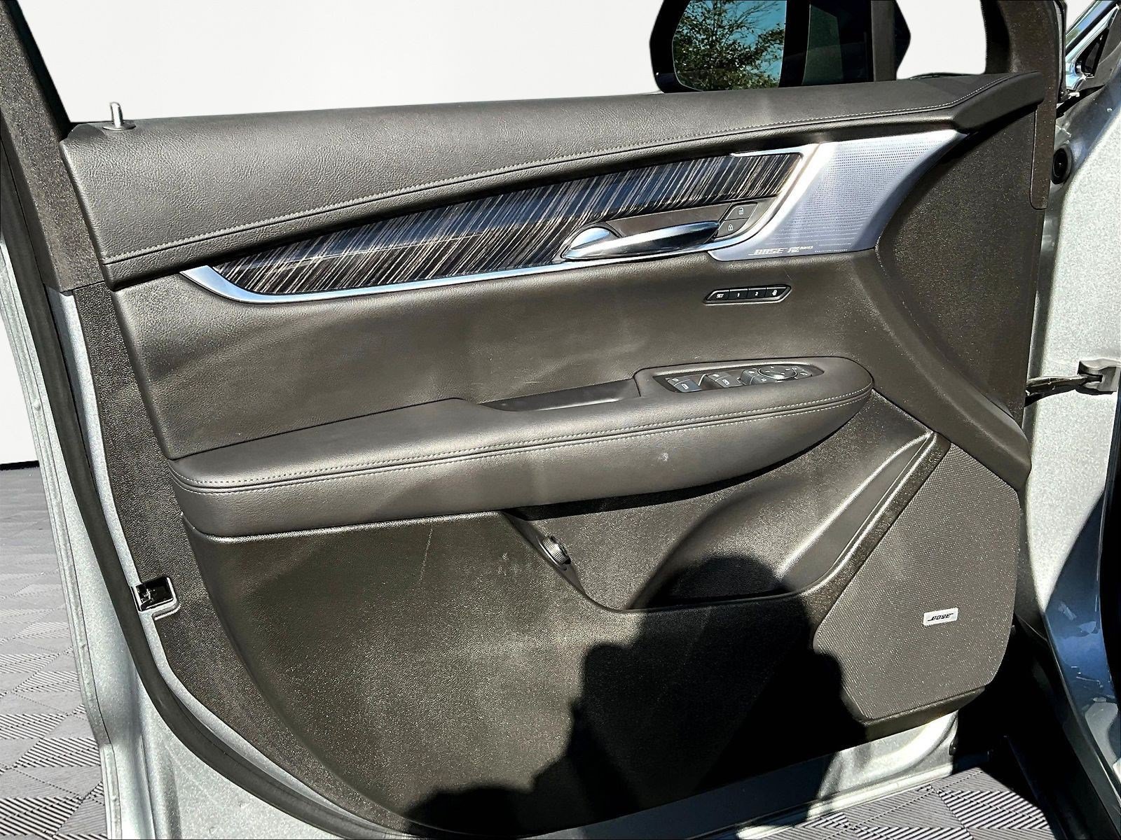 Used 2025 Cadillac XT6 Premium Luxury w/ LPO, Floor Liner Package AWD/4WD image 19