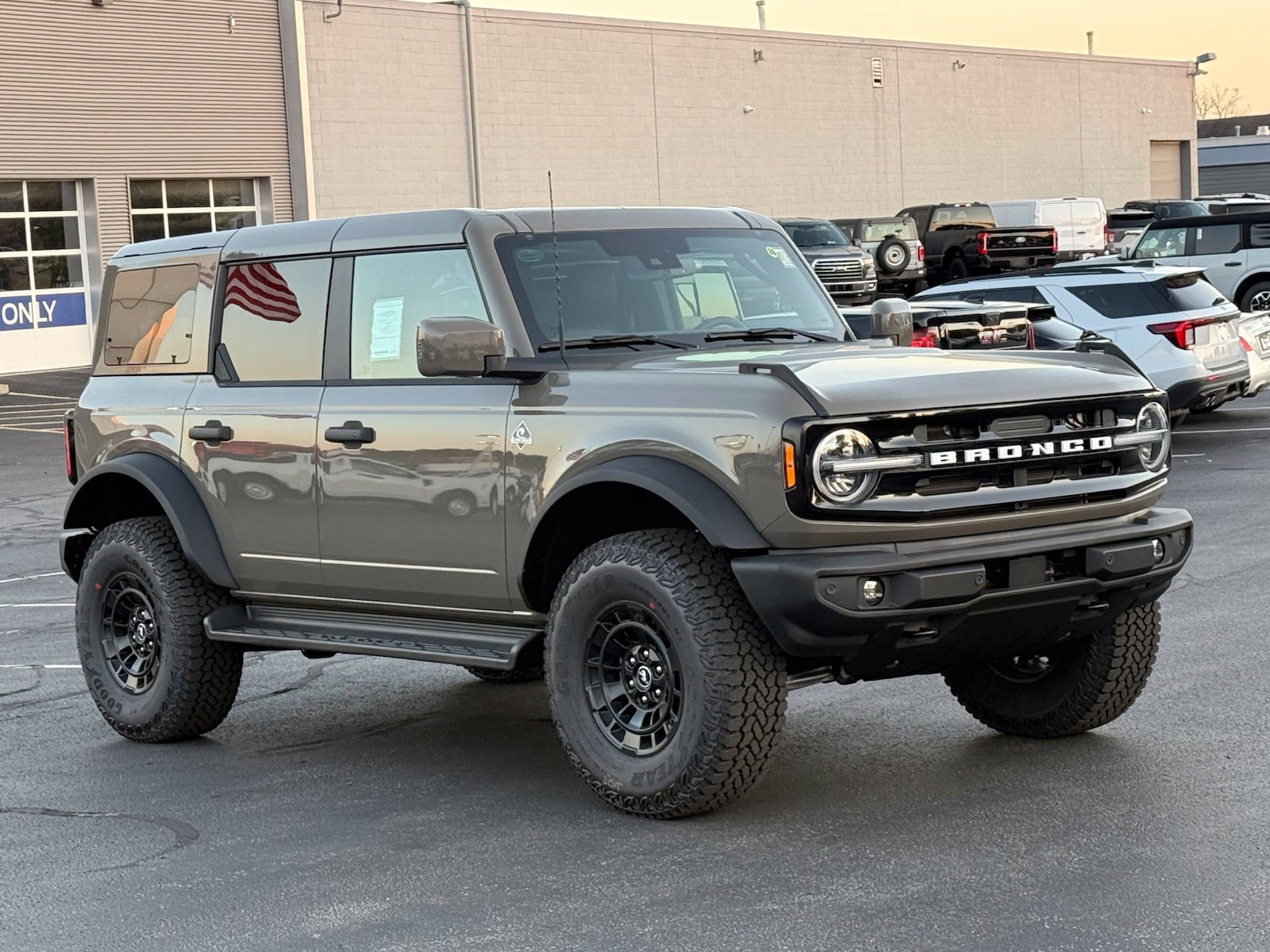 New 2026 Ford Bronco Outer Banks w/ Sasquatch Package AWD/4WD image 9