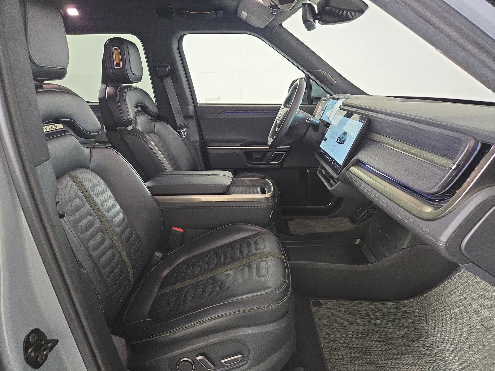 Used 2024 Rivian R1T Adventure AWD/4WD image 23