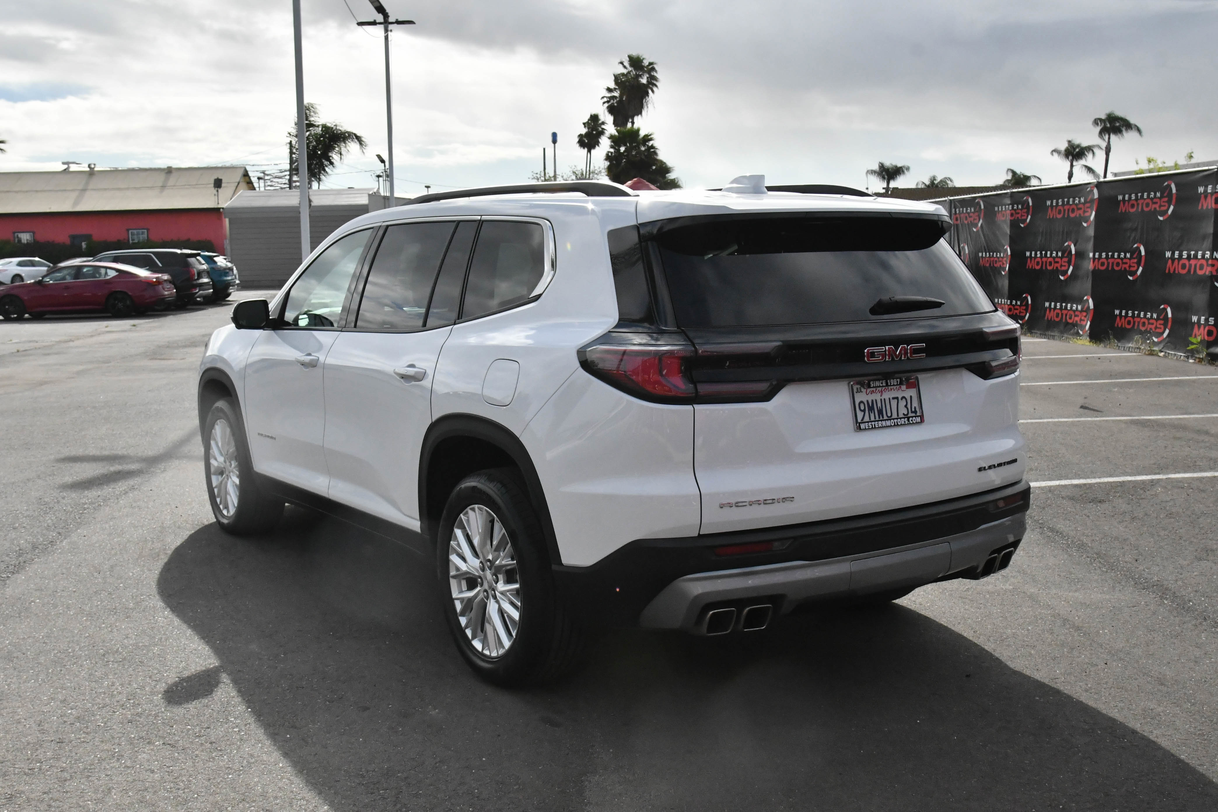 Used 2024 GMC Acadia Elevation image 6