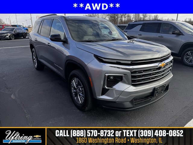 Used 2025 Chevrolet Traverse LT image 1