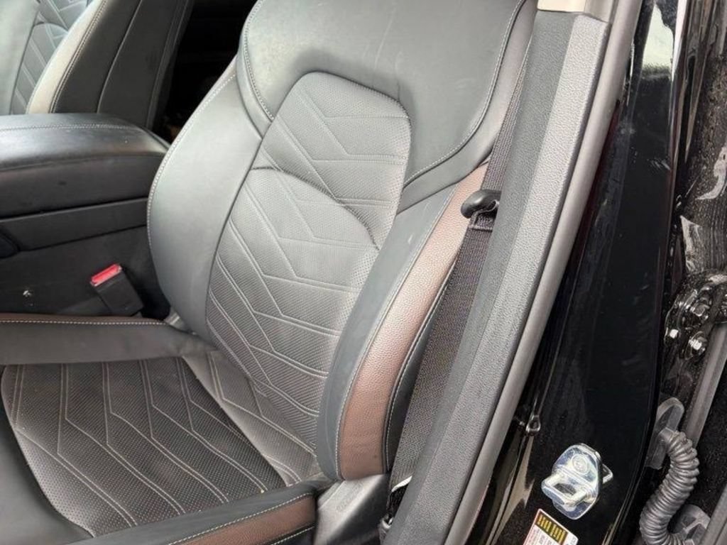 Used 2025 Nissan Pathfinder Platinum w/ Cargo Package FWD image 8