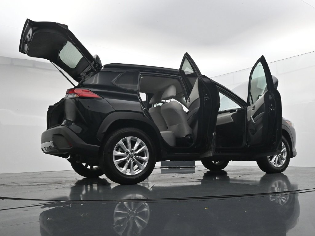 Used 2026 Toyota Corolla Cross LE FWD image 40
