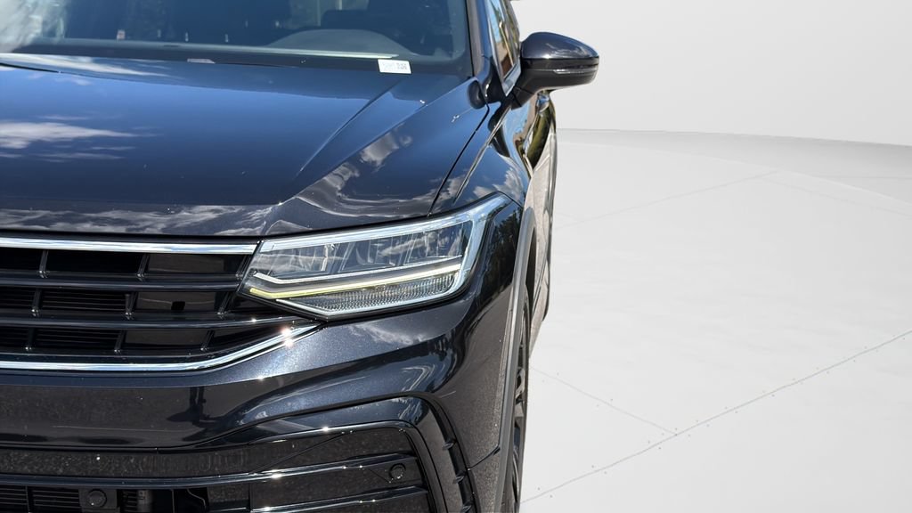 Used 2023 Volkswagen Tiguan SE R-Line FWD image 34