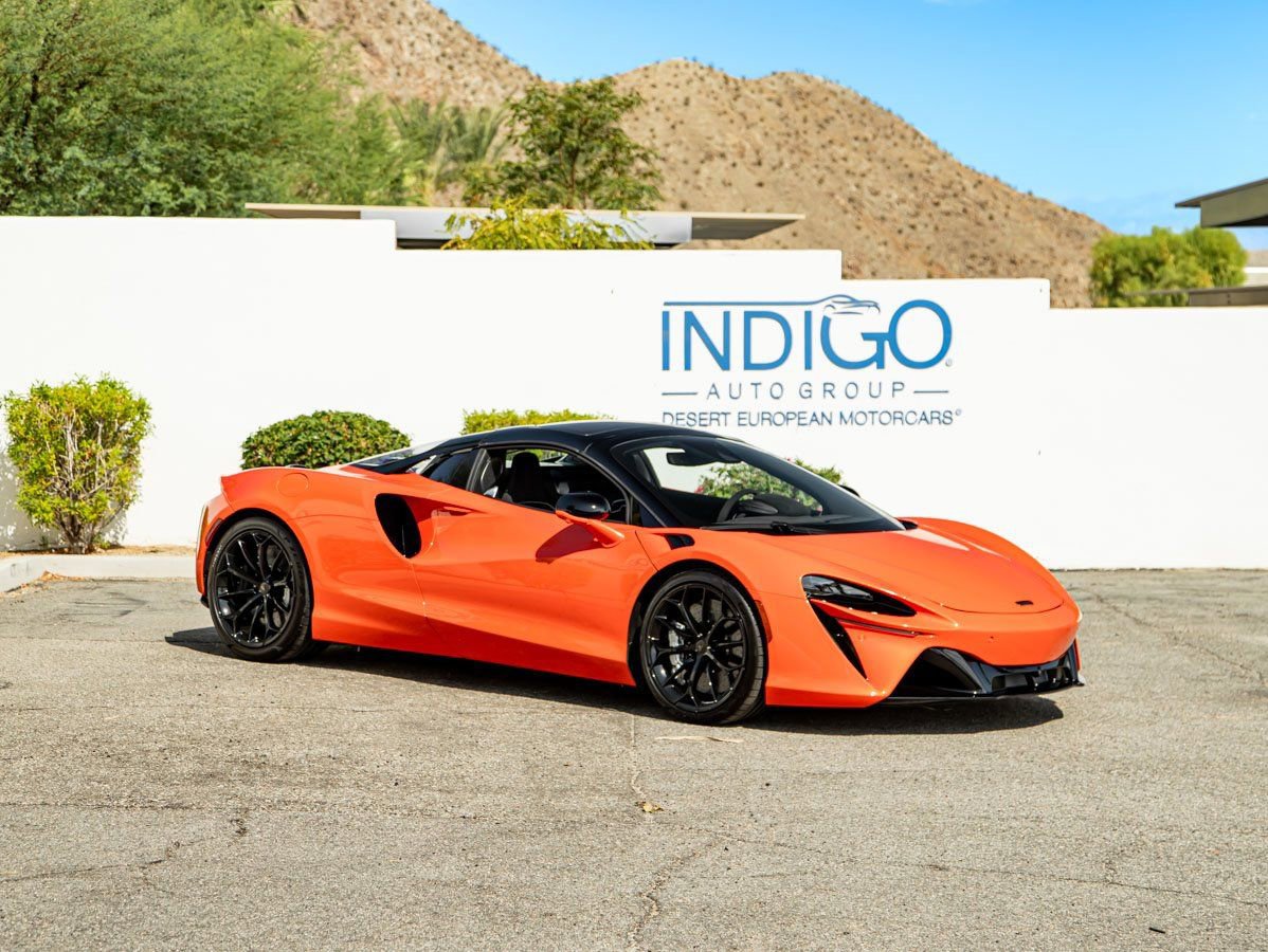 Used 2025 McLaren Artura Spider image 4