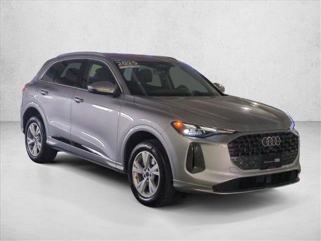 Certified 2025 Audi Q5 Premium w/ Convenience Package image 3