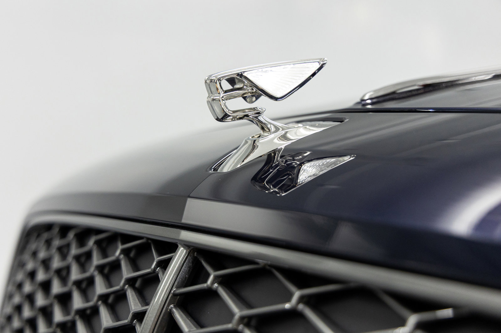 Certified 2025 Bentley Flying Spur Plug-In Hybrid AWD/4WD image 11