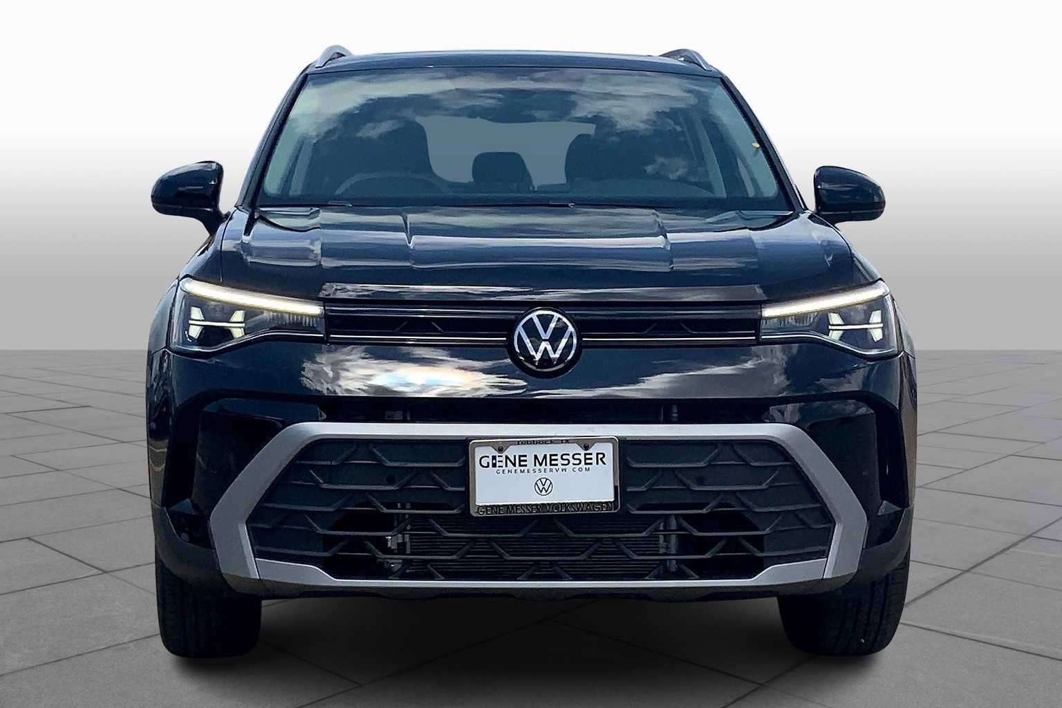 Used 2025 Volkswagen Taos SE AWD/4WD image 3