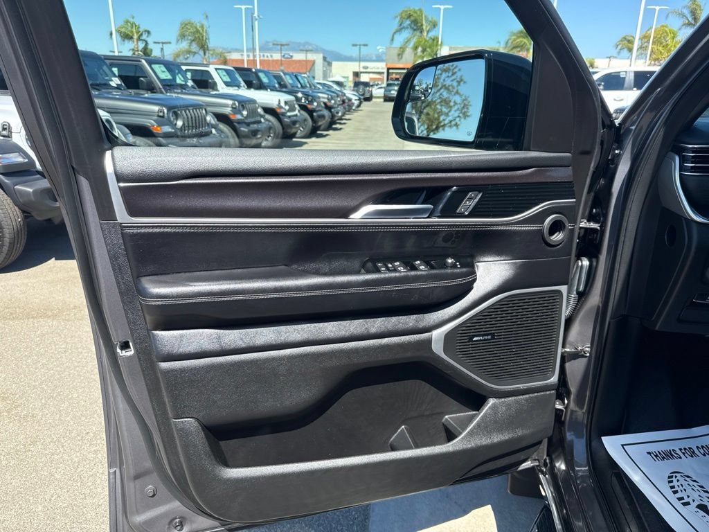 Used 2023 Jeep Wagoneer 4WD image 13