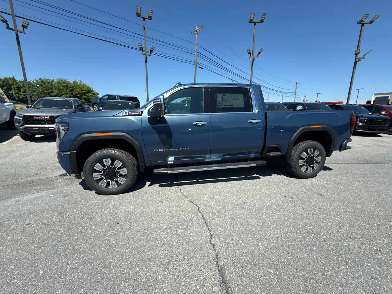 New 2026 GMC Sierra 3500 Denali w/ Denali Reserve Package AWD/4WD image 3