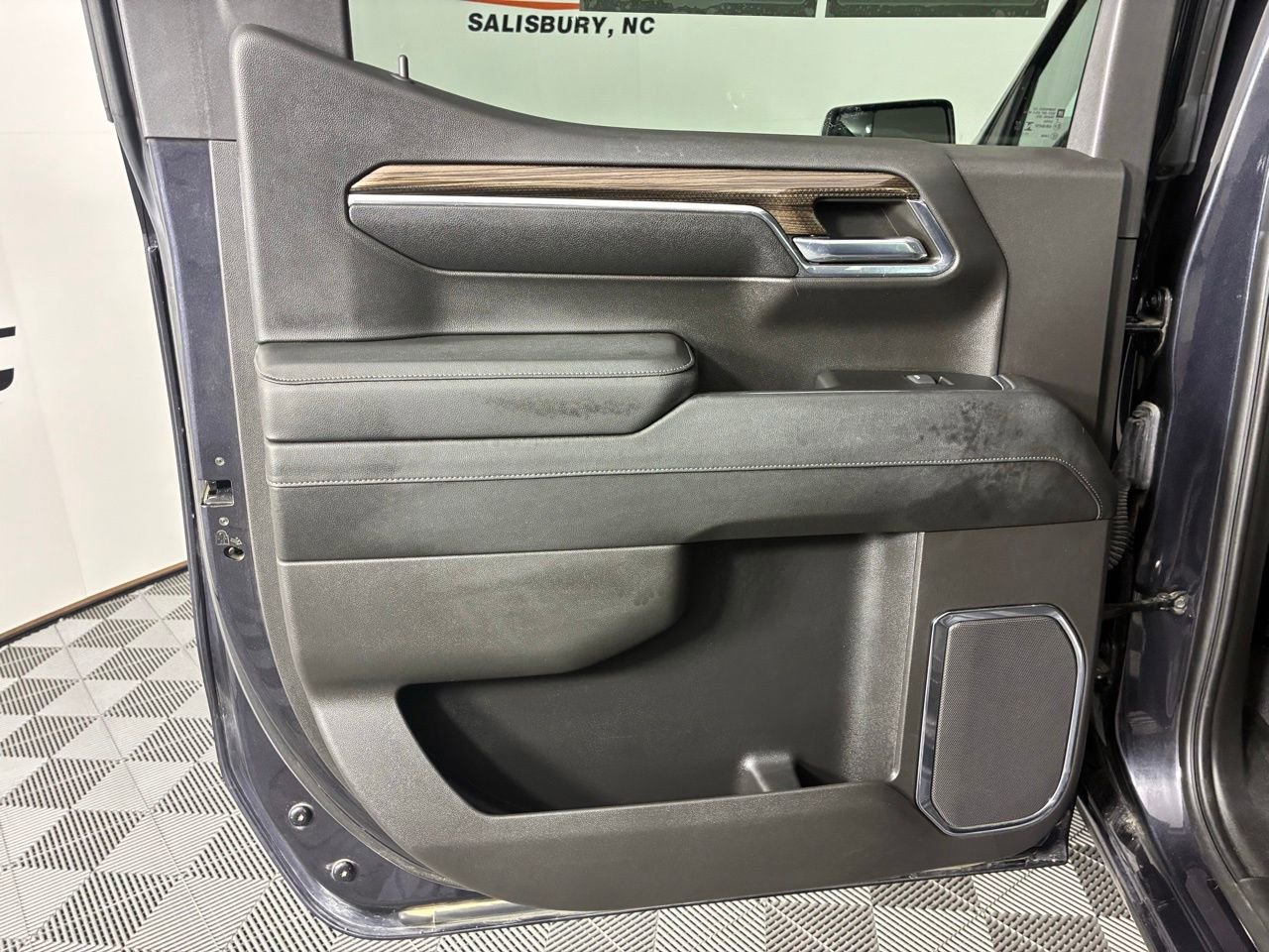 Used 2024 Chevrolet Silverado 1500 LT image 25