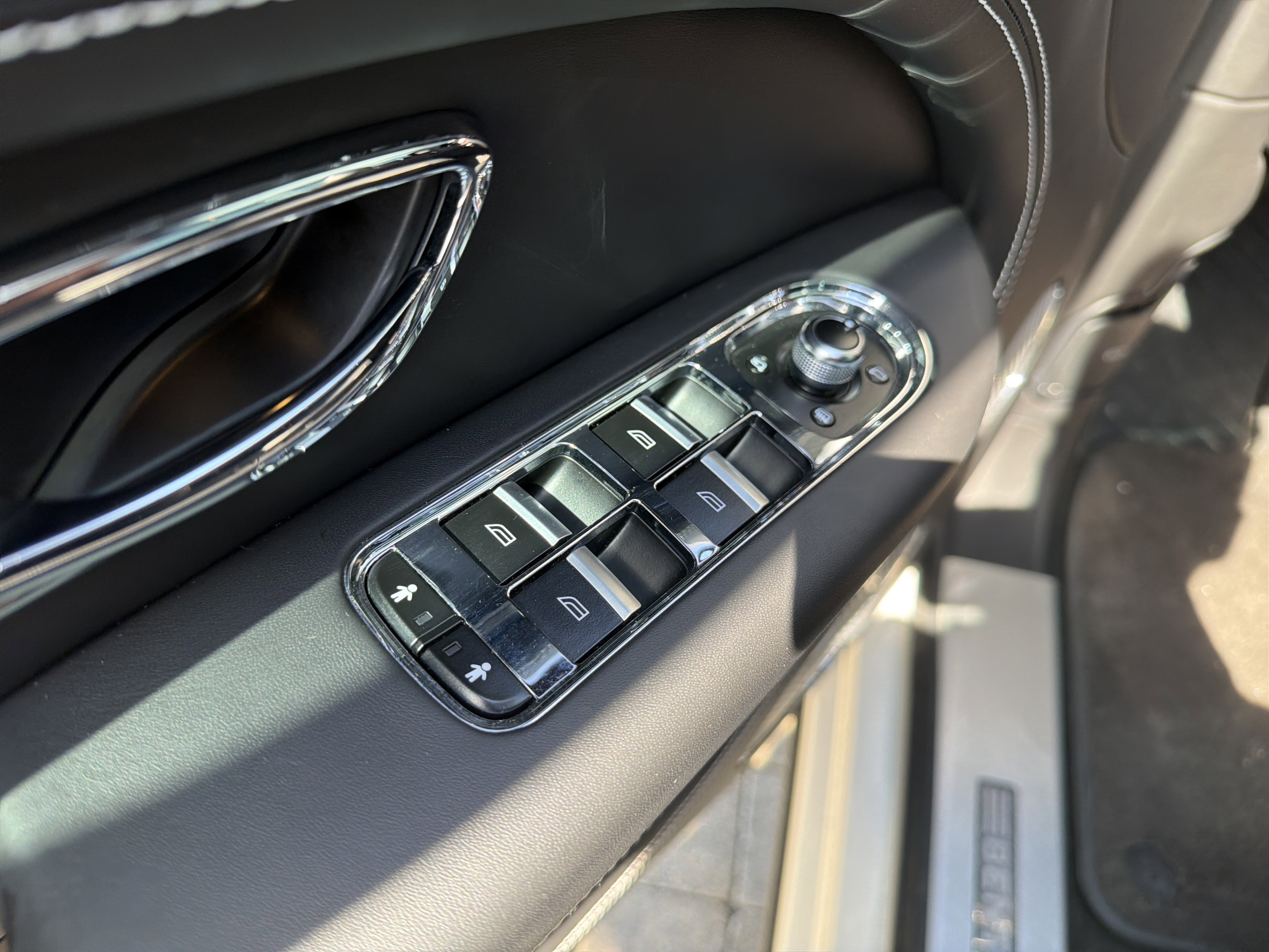 Used 2021 Bentley Bentayga AWD/4WD image 11