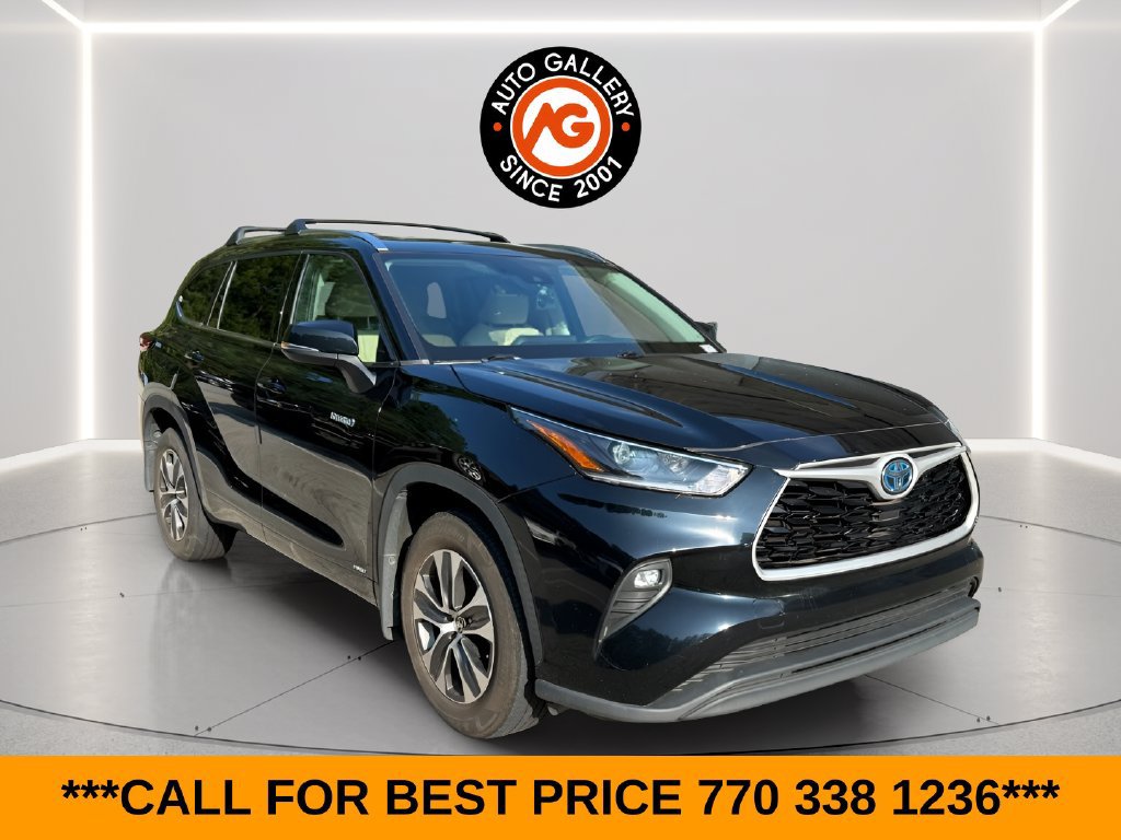 Used 2021 Toyota Highlander XLE AWD/4WD image 1