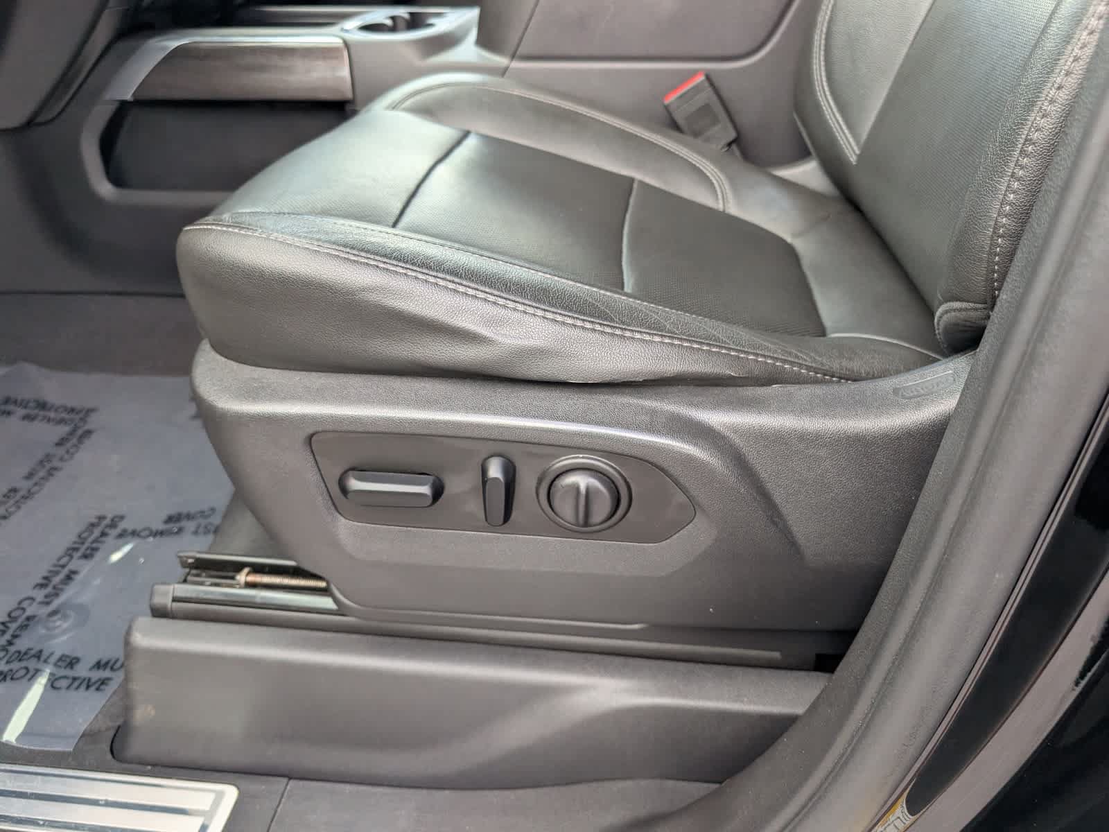 Used 2019 Chevrolet Silverado 1500 LTZ w/ LTZ Convenience Package AWD/4WD image 19