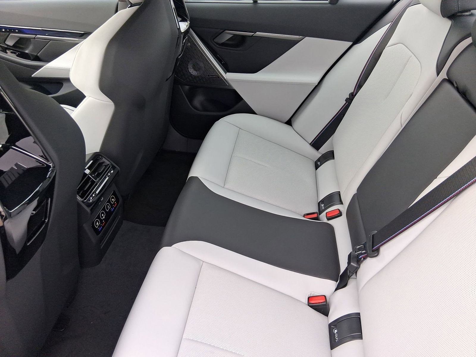 New 2026 BMW M5 w/ Executive Package AWD/4WD image 28