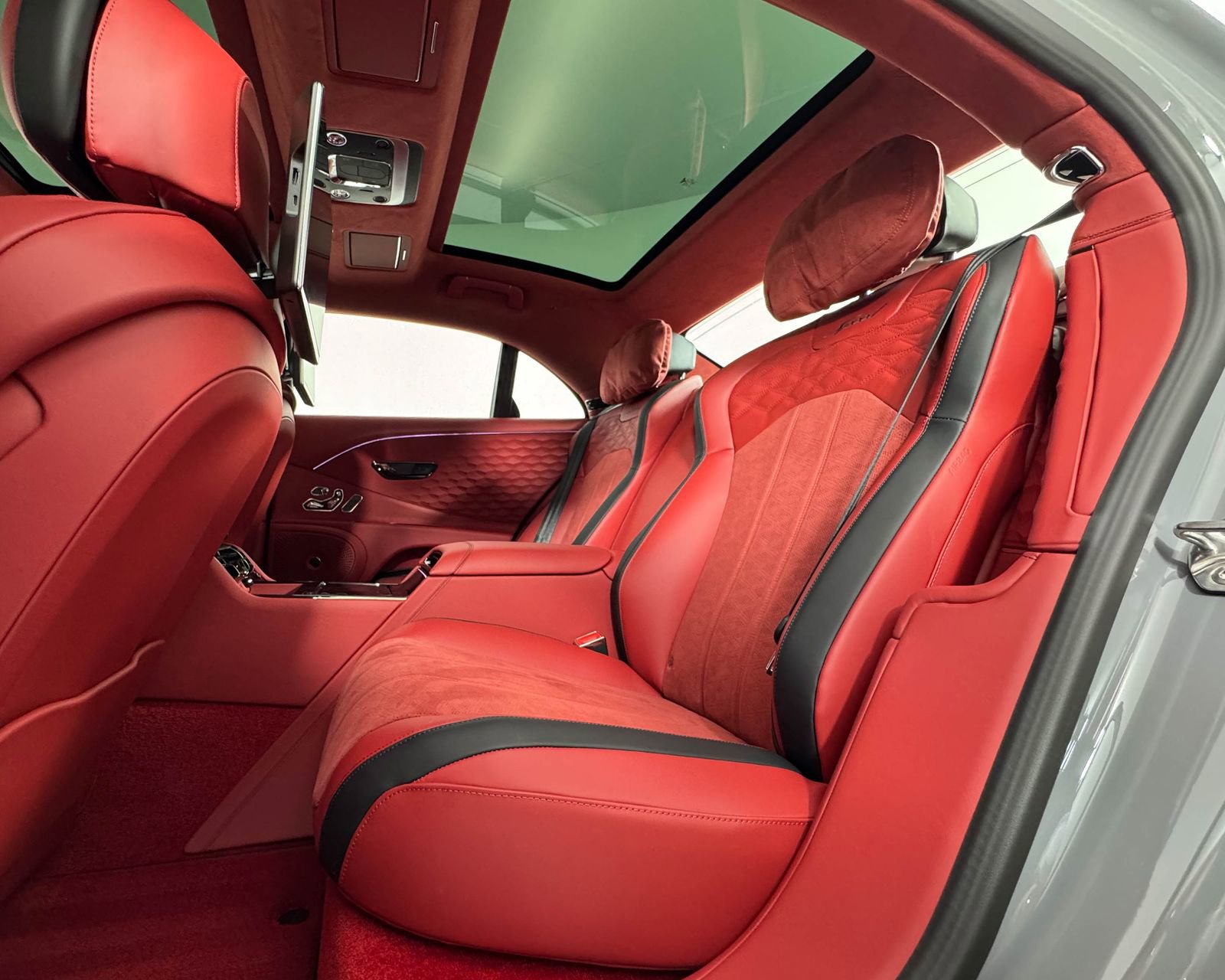 New 2025 Bentley Flying Spur Plug-In Hybrid image 49