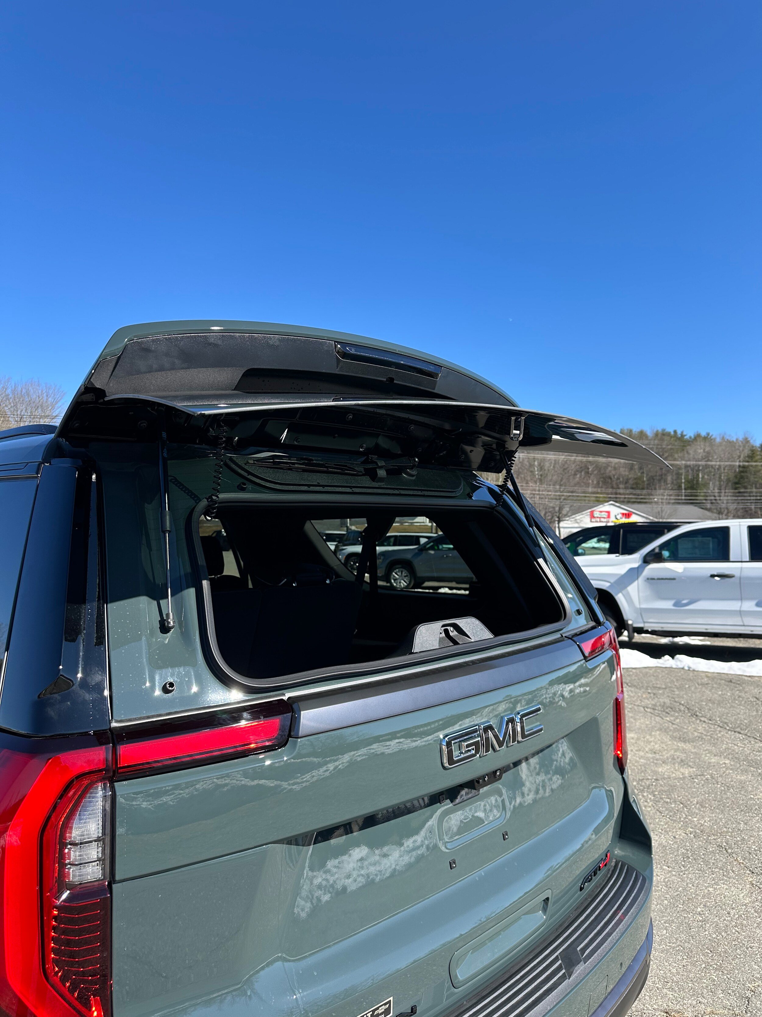 New 2026 GMC Yukon XL AT4 Ultimate AWD/4WD image 36