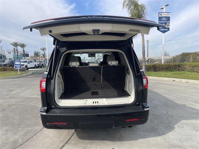 Used 2021 Lincoln Navigator Black Label w/ Cargo Convenience Package image 27