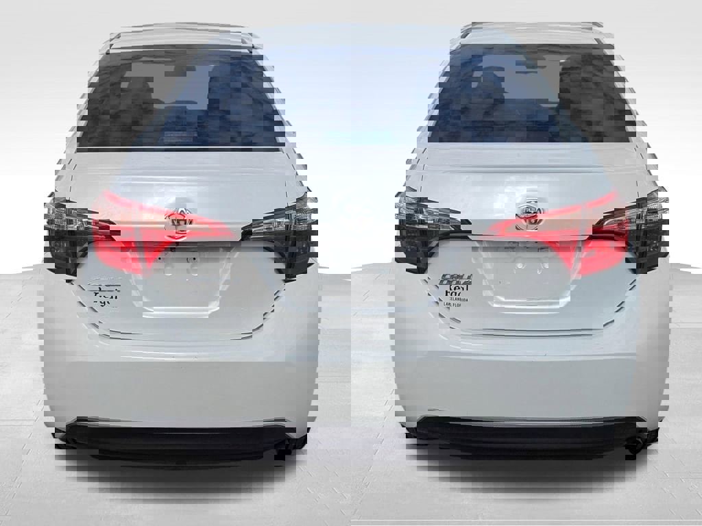 Used 2018 Toyota Corolla LE image 4