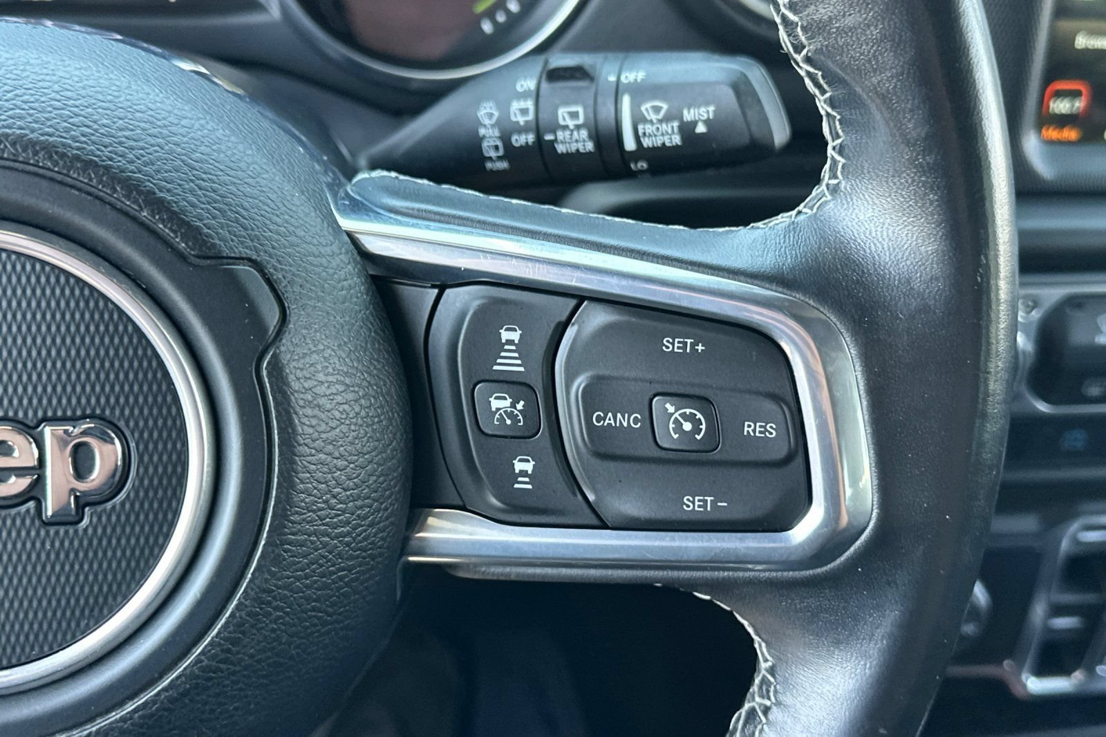 Used 2022 Jeep Wrangler Unlimited Sahara w/ Safety Group AWD/4WD image 32