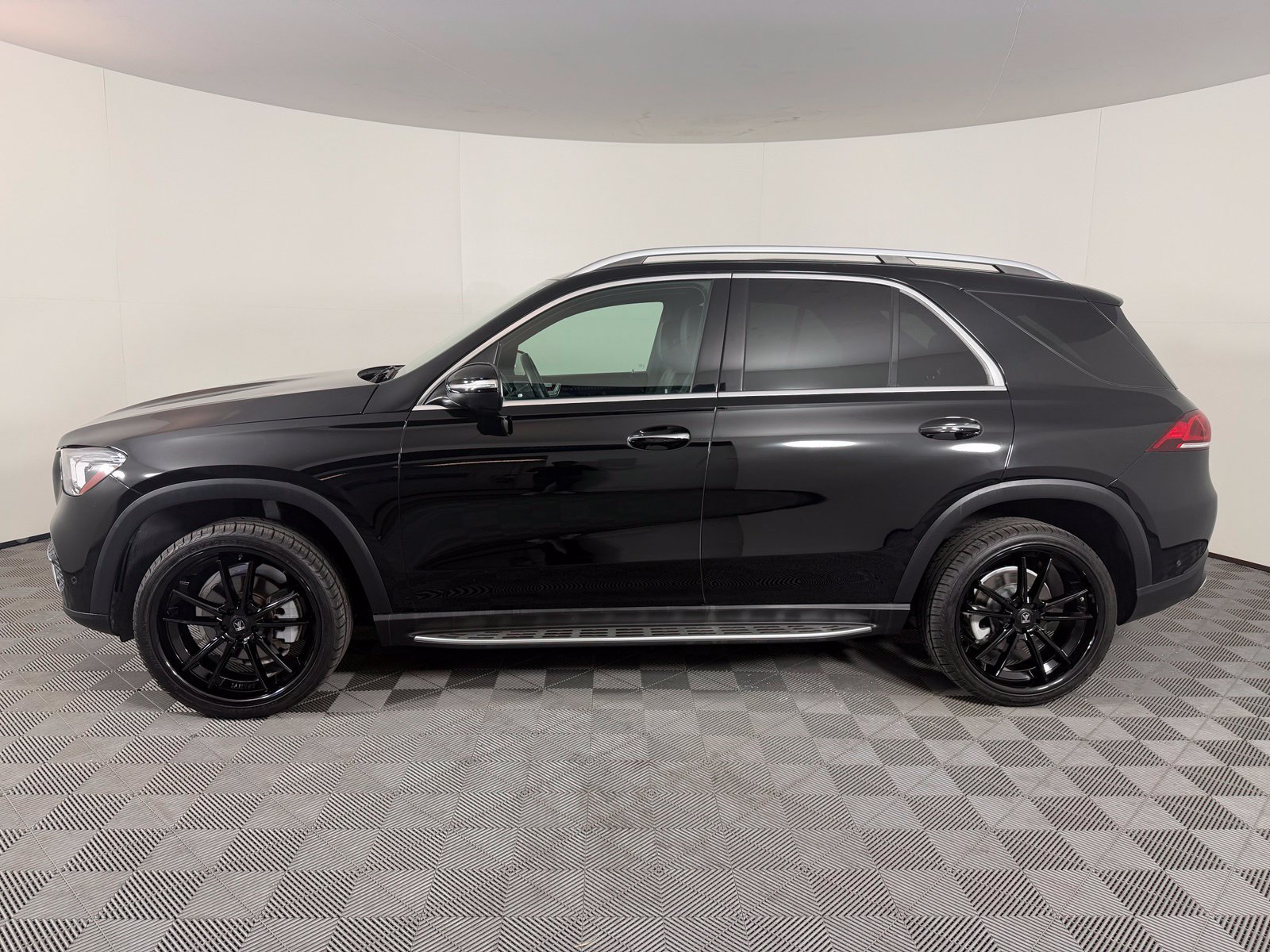 Used 2023 Mercedes-Benz GLE 350 w/ Premium Package image 11