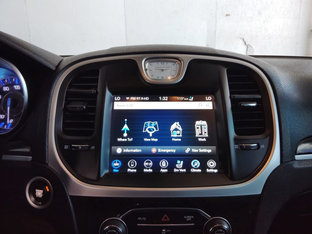 Used 2020 Chrysler 300 Limited RWD image 25