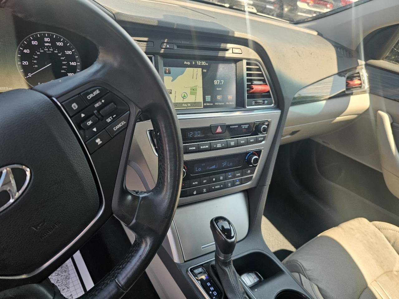 Used 2015 Hyundai Sonata Limited w/ Option Group 06 FWD image 25