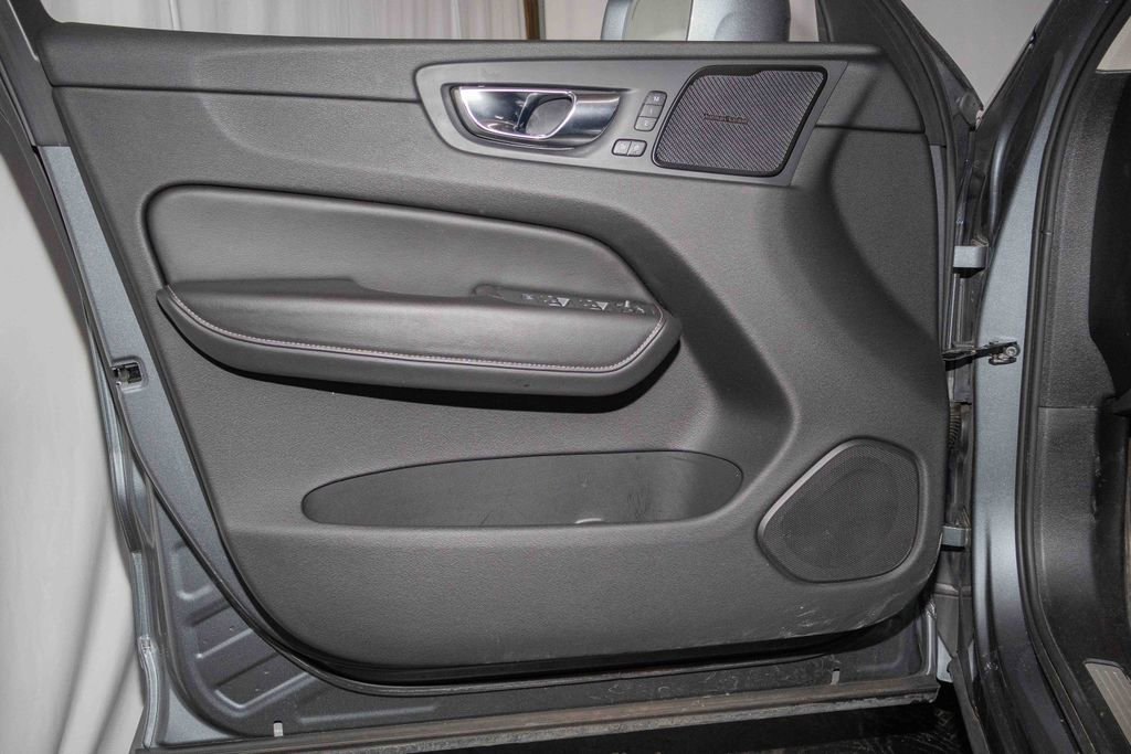 Used 2021 Volvo XC60 T5 Inscription w/ Protection Package Premier image 10