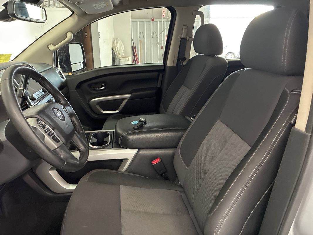 Used 2020 Nissan Titan SV w/ SV Convenience Package AWD/4WD image 9