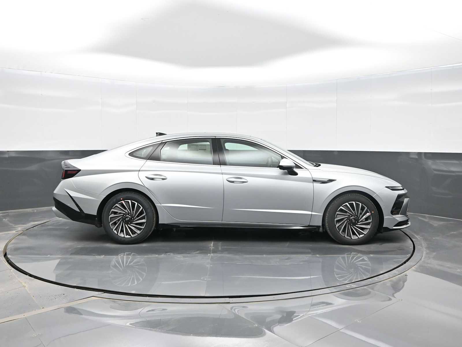 New 2026 Hyundai Sonata Limited image 9