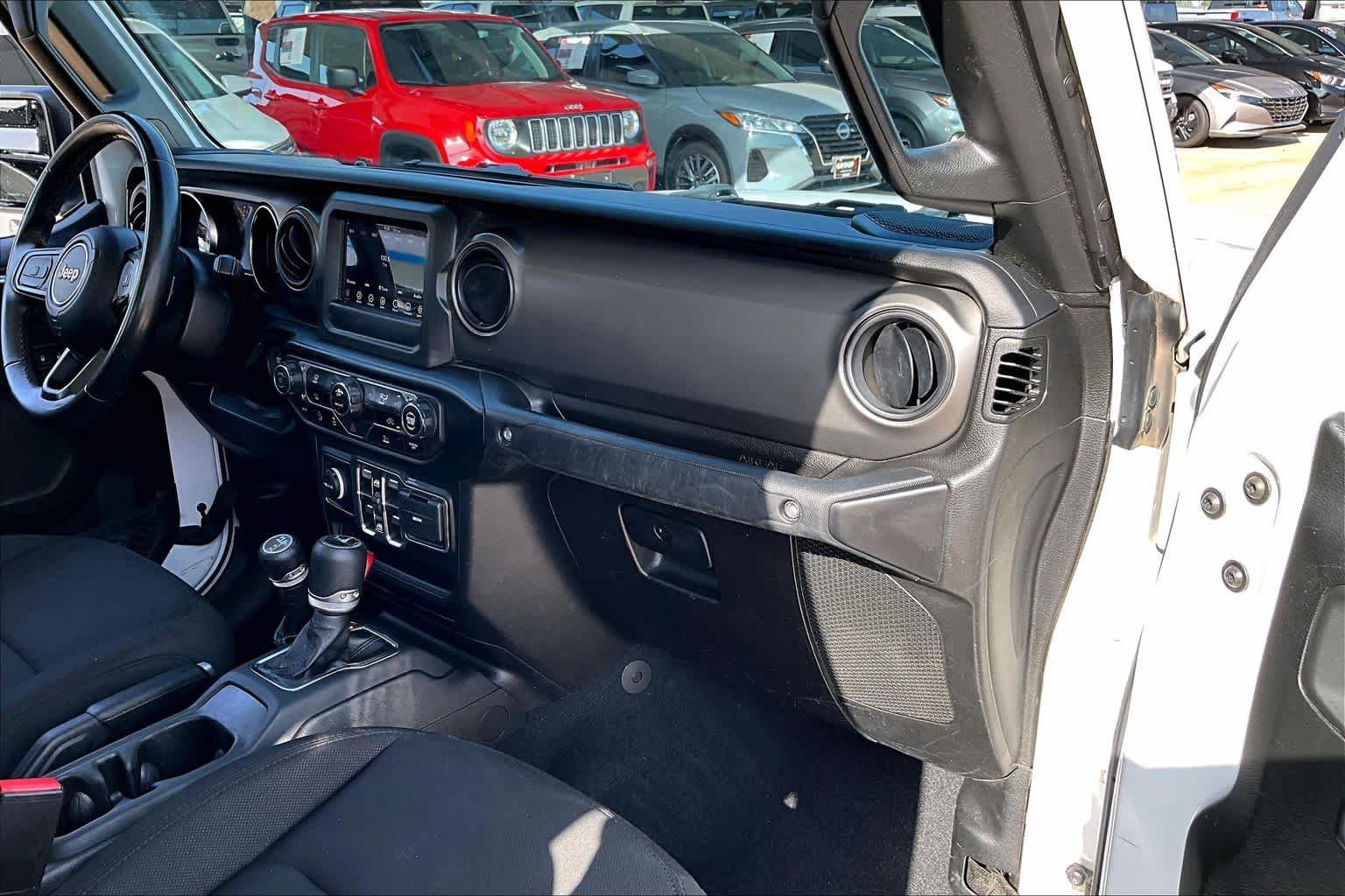 Used 2022 Jeep Gladiator Sport AWD/4WD image 16