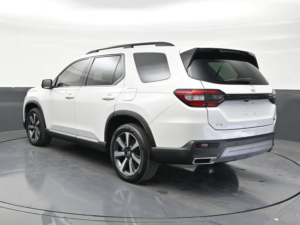Used 2024 Honda Pilot Touring image 3