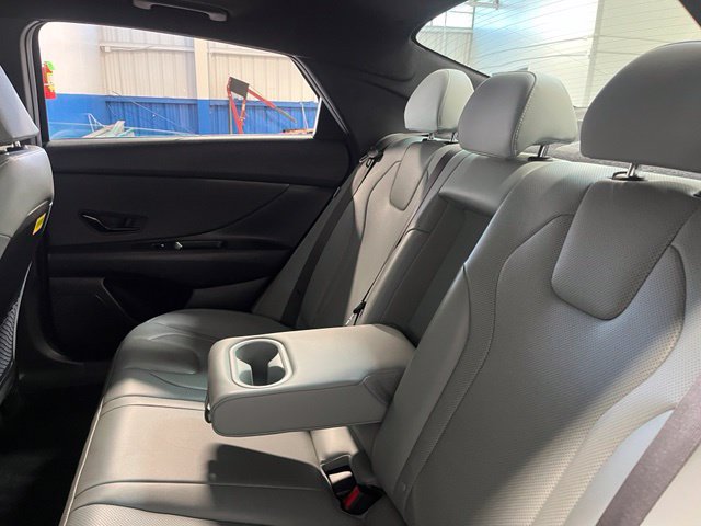 Used 2025 Hyundai Elantra Limited FWD image 19