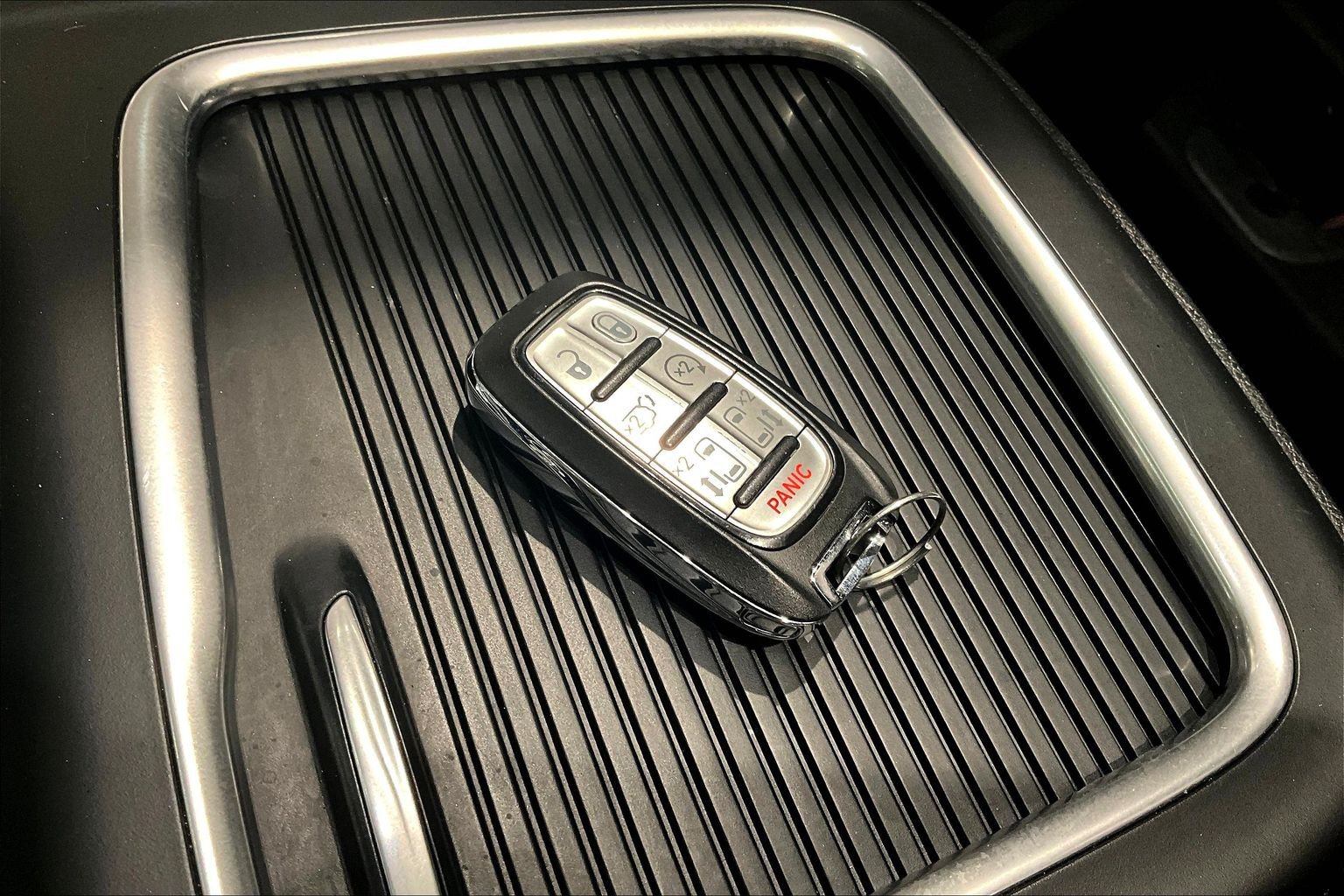 Used 2020 Chrysler Pacifica Limited w/ Advanced Safetytec Group FWD image 36
