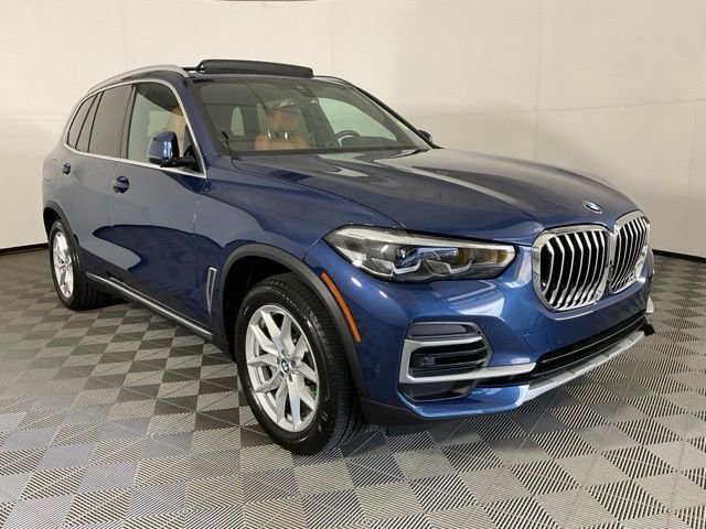 Certified 2022 BMW X5 xDrive40i w/ Premium Package image 3