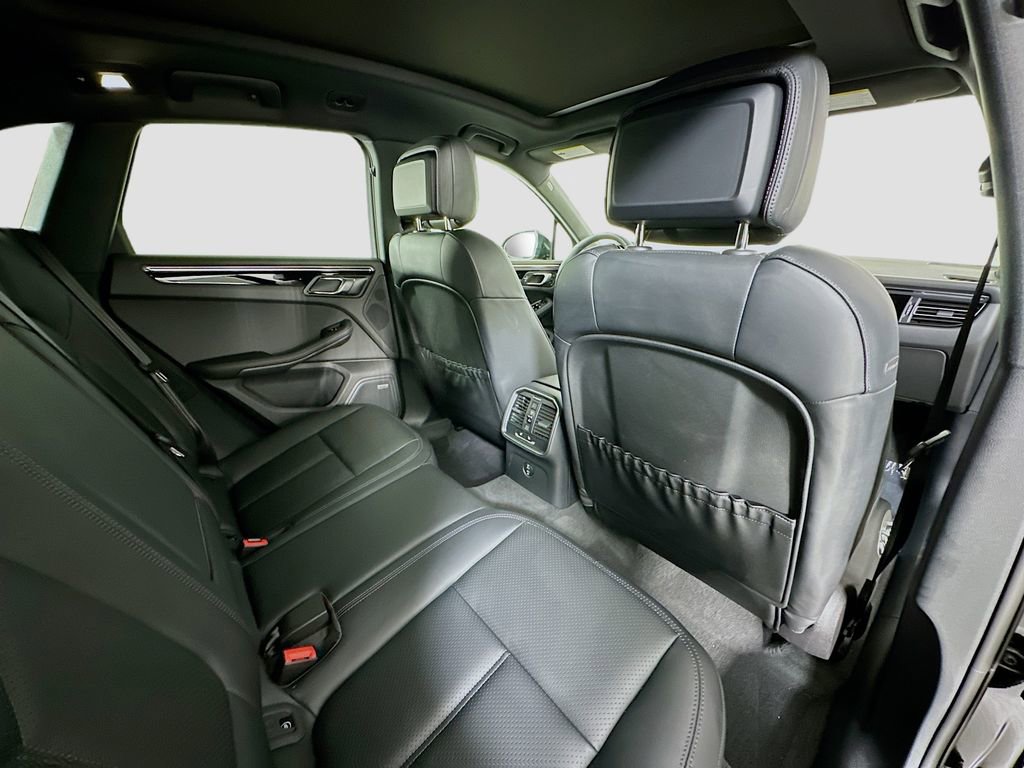 Used 2025 Porsche Macan image 30