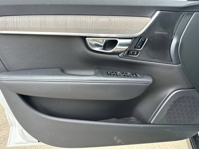 Certified 2025 Volvo V90 B6 Cross Country Plus AWD/4WD image 17