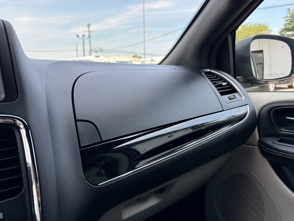 Used 2019 Dodge Grand Caravan SXT image 33